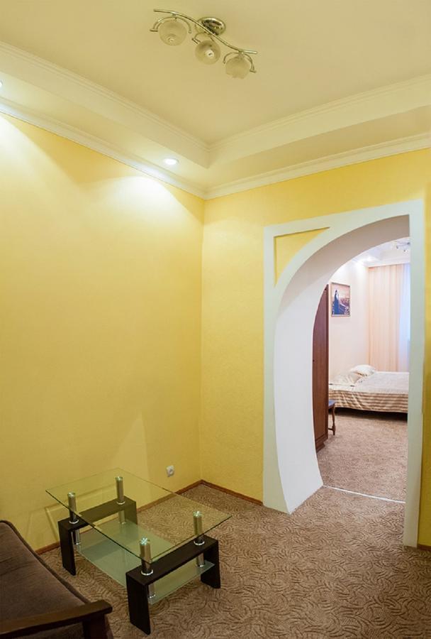 Апартаменти Вул Кониського 5 На 6 Осіб Біля Медичного Університету Lviv Exterior photo