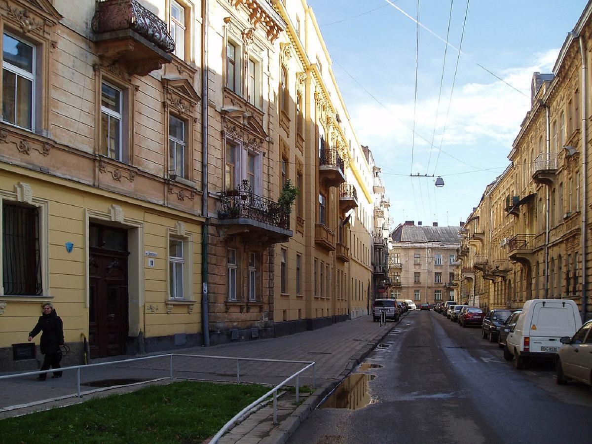 Апартаменти Вул Кониського 5 На 6 Осіб Біля Медичного Університету Lviv Exterior photo